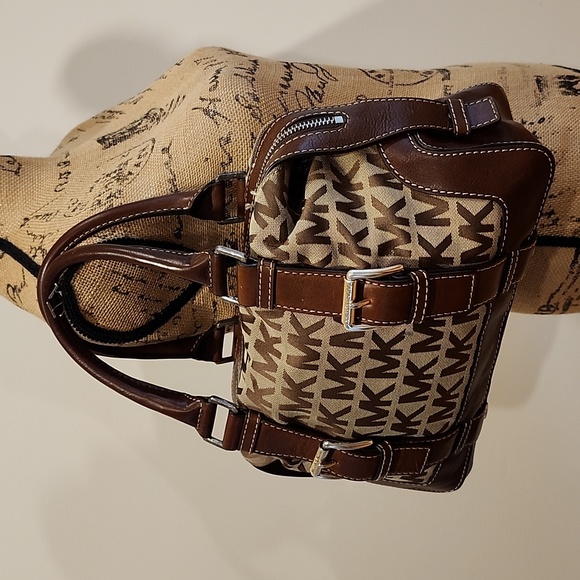 Michael Kors Signature Satchel - Picture 2 of 7